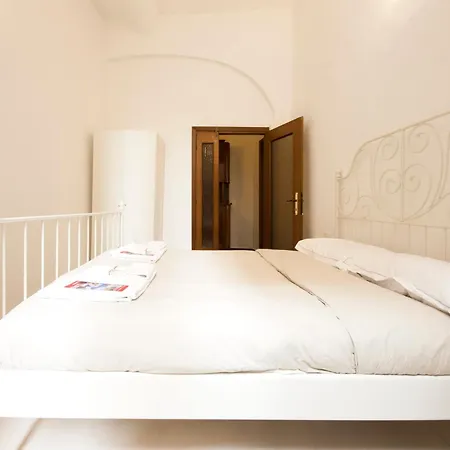 Apartment Garibaldi 3 Minutes, Free Wifi & Netflix By Tilo Genoa