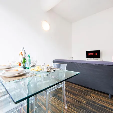 Garibaldi 3 Minutes, Free Wifi & Netflix By Tilo * Genoa