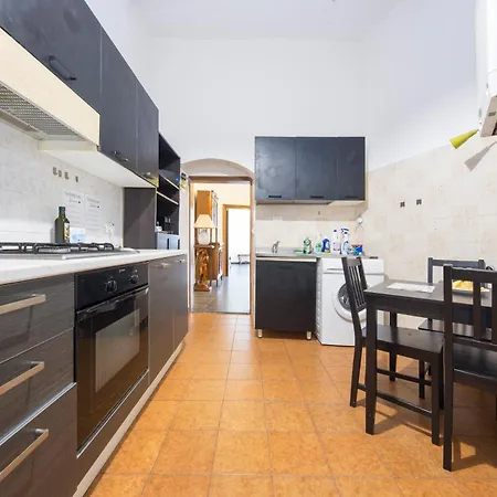 Garibaldi 3 Minutes, Free Wifi & Netflix By Tilo Apartment
